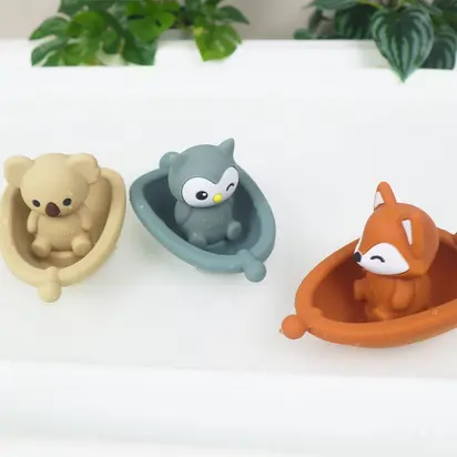 Коала в лодці іграшка силіконова для купання, 1 шт., 13 см, бежевий