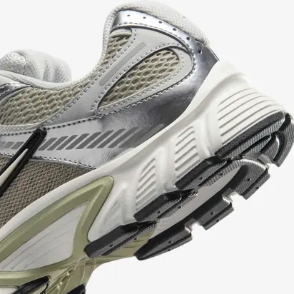 Кросівки Nike W V5 RNR, сріблястий з сірим