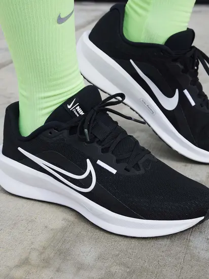 Кросівки Nike W DOWNSHIFTER 13, чорний з білим