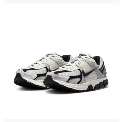 Кросівки Nike Wmns Zoom Vomero 5 
