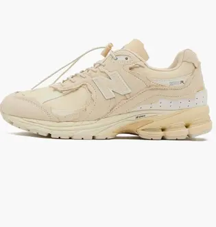 Кросівки New Balance M2002