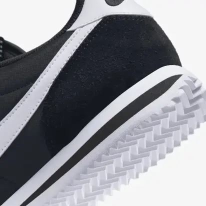 Кросівки Nike CORTEZ, чорний з білим