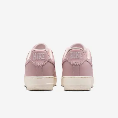 Кросівки Nike WMNS AIR FORCE 1 07