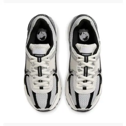 Кросівки Nike Wmns Zoom Vomero 5 