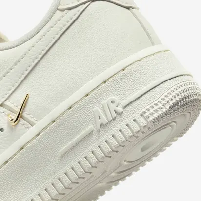 Кросівки Nike WMNS AIR FORCE 1 07 LX