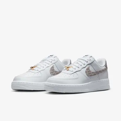 Кросівки Nike WMNS AIR FORCE 1 LX, білий