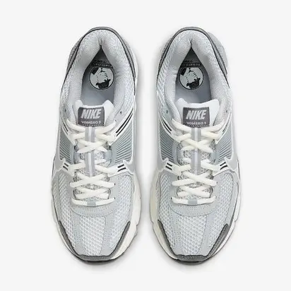 Кросівки Nike Wmns Zoom Vomero 5 