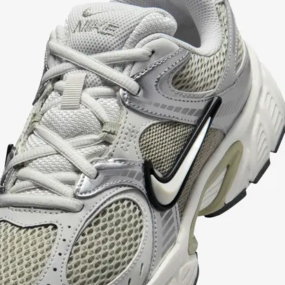 Кросівки Nike W V5 RNR, сріблястий з сірим
