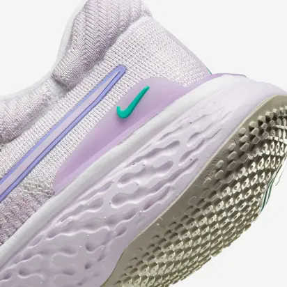 Кросівки жіночі Nike Zoomx Invicible Run Fk 2