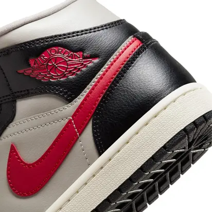 Кросівки AIR JORDAN AIR 1 MID SHOES WHITE/BLACK