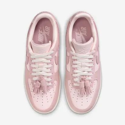 Кросівки Nike WMNS AIR FORCE 1 07
