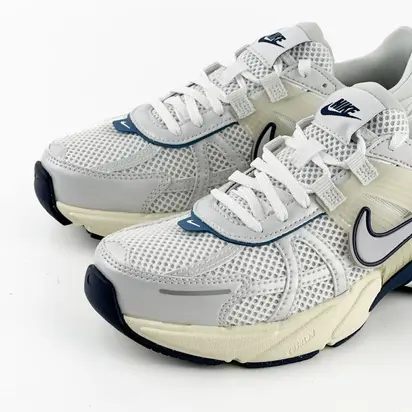 Кросівки Nike V2K Run White 36