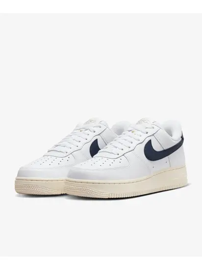 Кросівки жіночі Nike Air Force 1 '07 Flyease ()