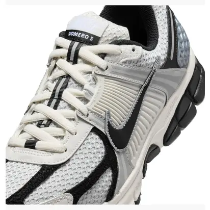 Кросівки Nike Wmns Zoom Vomero 5 
