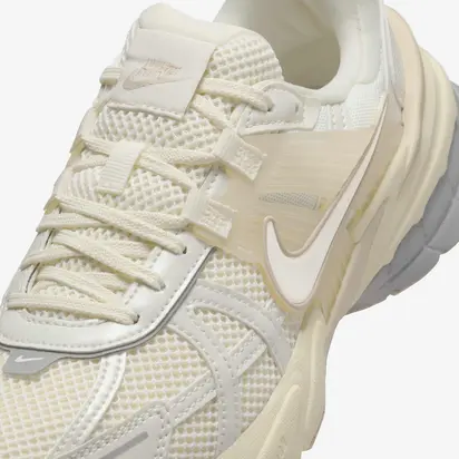 Кросівки Nike V2k