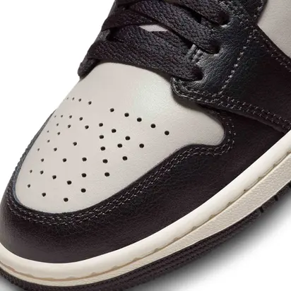 Кросівки AIR JORDAN AIR 1 MID SHOES WHITE/BLACK