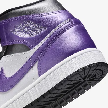 Кросівки жіночі WMNS AIR JORDAN 1 MID SE