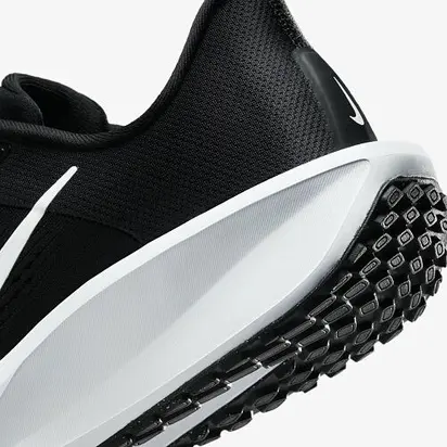 Кросівки Nike WMNS QUEST 6, чорний з білим