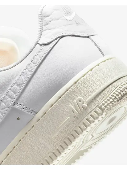 Кросівки Nike WMNS AIR FORCE 1 LO PRM, білий з бежевим