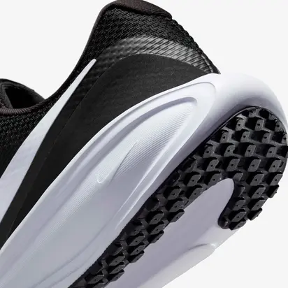 Кросівки Nike W REVOLUTION 8, чорний з білим