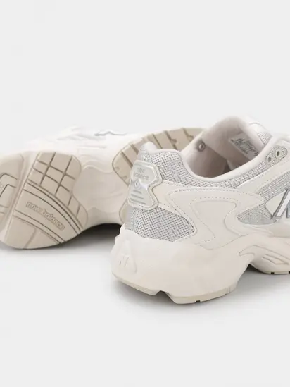 Кросівки жіночі New Balance 725 ()
