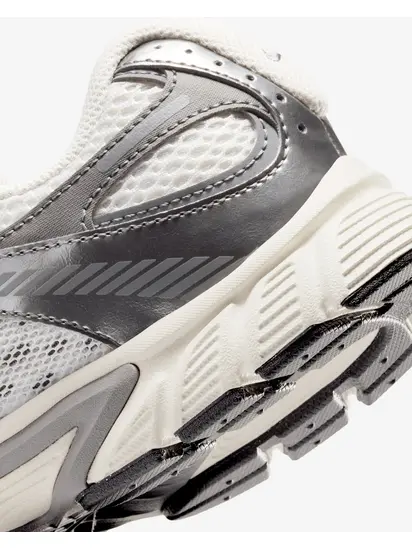 Кросівки Nike V5 RNR, білий з сірим