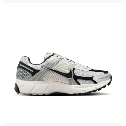Кросівки Nike Wmns Zoom Vomero 5 