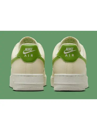 Кросівки Nike Air Force 1 07 NN, бежевий з зеленим