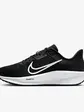 Кросівки Nike WMNS QUEST 6, чорний з білим