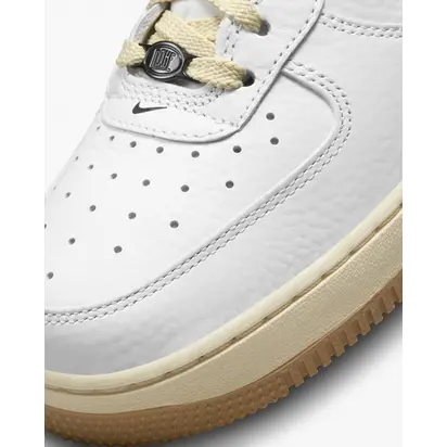 Кросівки жіночі Nike Air Force 1 '07 Black and Summit White 36.5