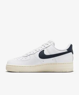 Кросівки жіночі Nike Air Force 1 '07 Flyease ()