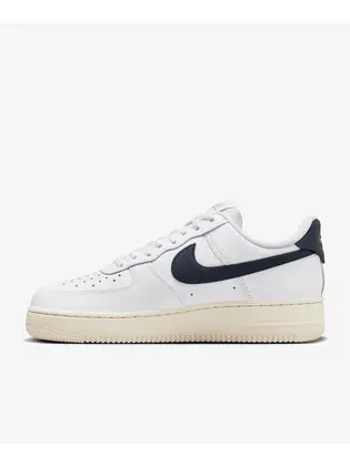 Кросівки жіночі Nike Air Force 1 '07 Flyease ()