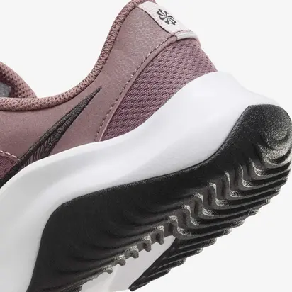 Кросівки Nike Legend Essential 3, рожевий з білим