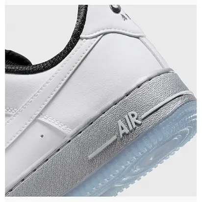Кросівки Nike WMNS AIR FORCE 1 07 SE, білий