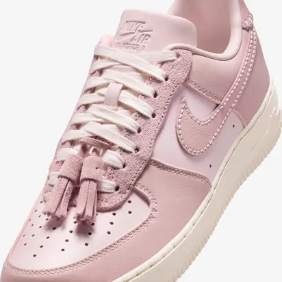 Кросівки Nike WMNS AIR FORCE 1 07