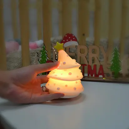 Нічничок для дитячої кімнати силіконовий, ялинка, 14,7 см, різнокольоровий