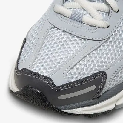 Кросівки Nike Wmns Zoom Vomero 5 