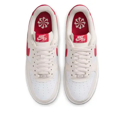 Кросівки Nike W AIR FORCE 1 07 NEXT NATURE, білий з червоним