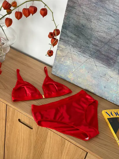 Яскравий червоний шовковий комплект для дівчат PLUS SIZE