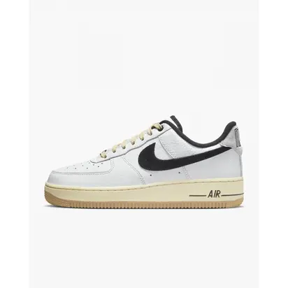 Кросівки жіночі Nike Air Force 1 '07 Black and Summit White 36.5