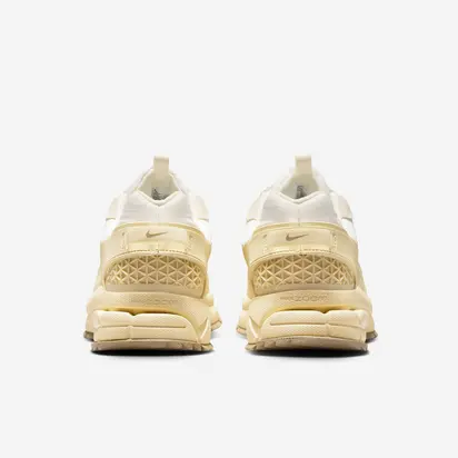 Кросівки Nike Zoom Vomero Roam