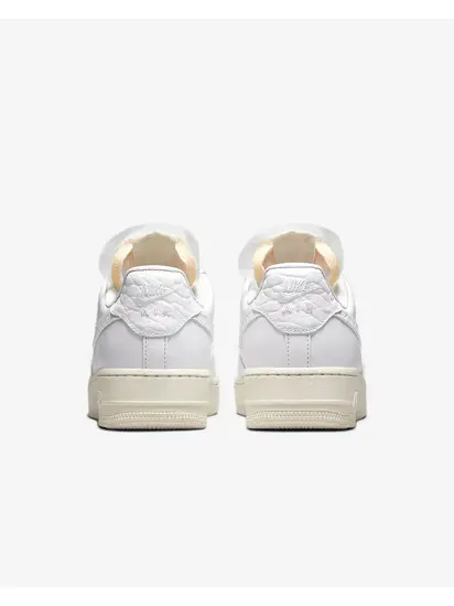 Кросівки Nike WMNS AIR FORCE 1 LO PRM, білий з бежевим
