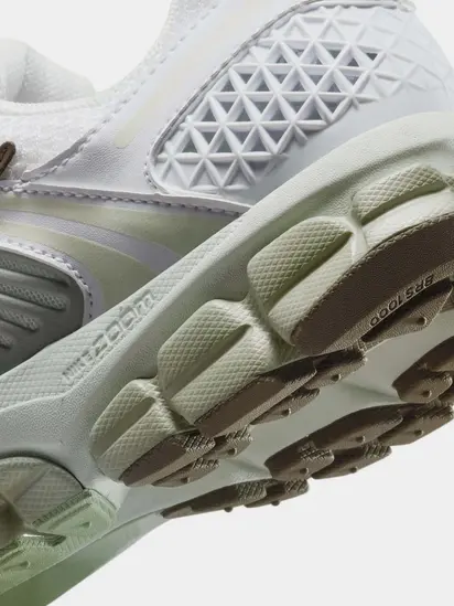 Кросівки жіночі Nike Zoom Vomero 5 ()