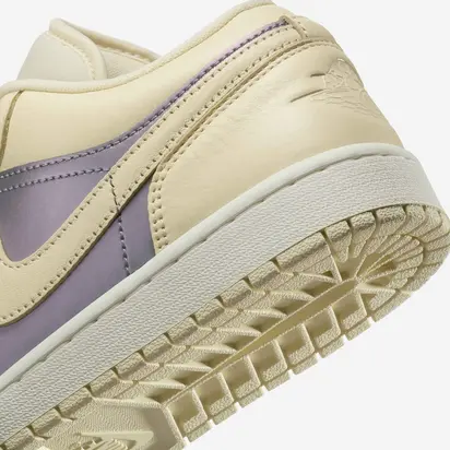 Кросівки W Air Jordan 1 Low Se Muslin Royal Tint Beige
