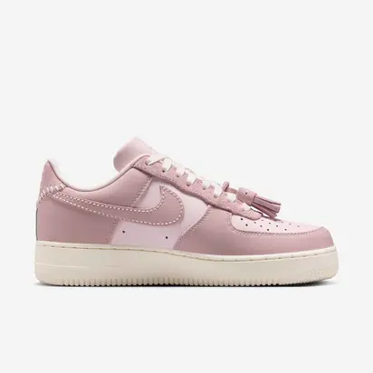 Кросівки Nike WMNS AIR FORCE 1 07