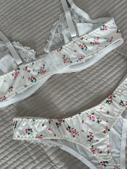Мереживна білизна PLUS SIZE - білий комплект з квітковим принтом