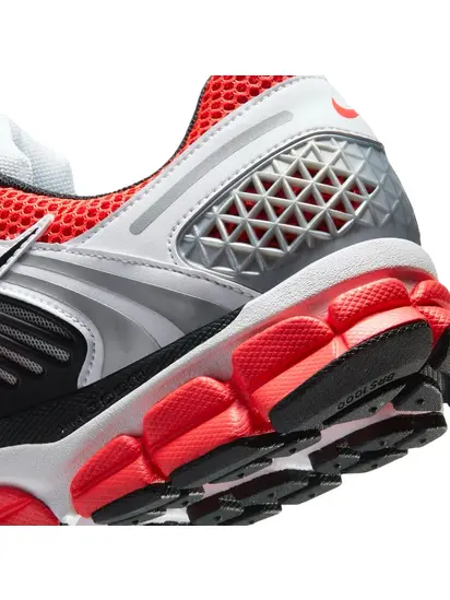 Кросівки Nike Zoom Vomero 5 SE 