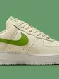 Кросівки Nike Air Force 1 07 NN, бежевий з зеленим