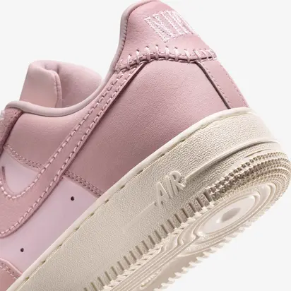 Кросівки Nike WMNS AIR FORCE 1 07