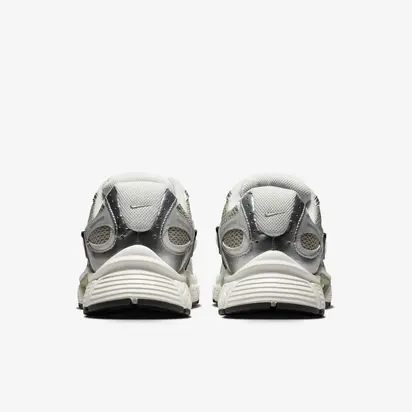 Кросівки Nike W V5 RNR, сріблястий з сірим